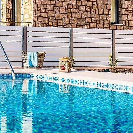 Sleeps 8 Pool Air Con Wifi Villa