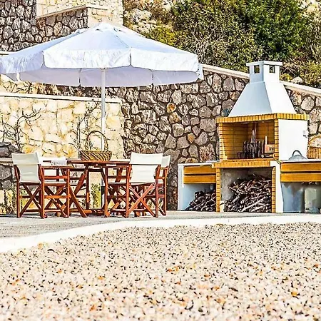 Villa Sleeps 8 Pool Air Con Wifi