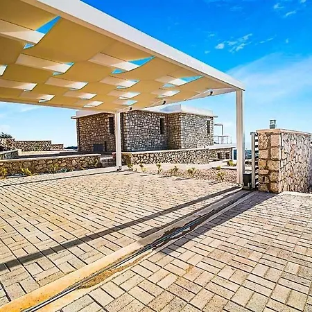 Villa Sleeps 8 Pool Air Con Wifi