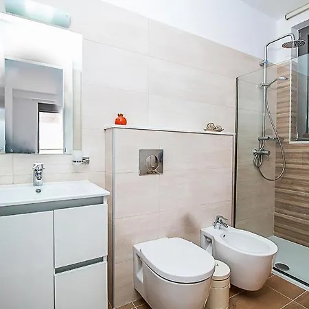 Villa Sleeps 8 Pool Air Con Wifi *